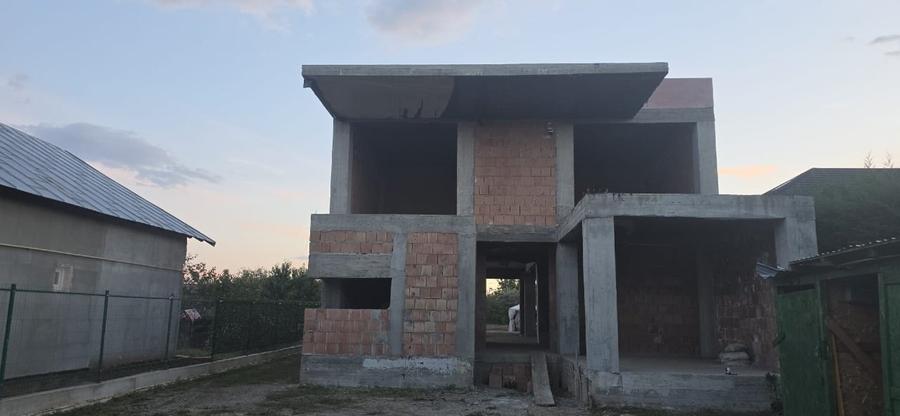 Casă individuală cu 5 camere cu Canalizare în Strejnicu