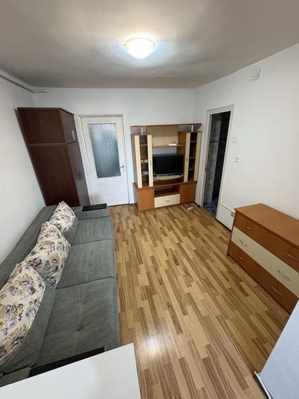 Garsonieră semidecomandată în Unirii Sud