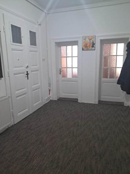 Apartament cu 4 camere decomandat în Orașul de Jos