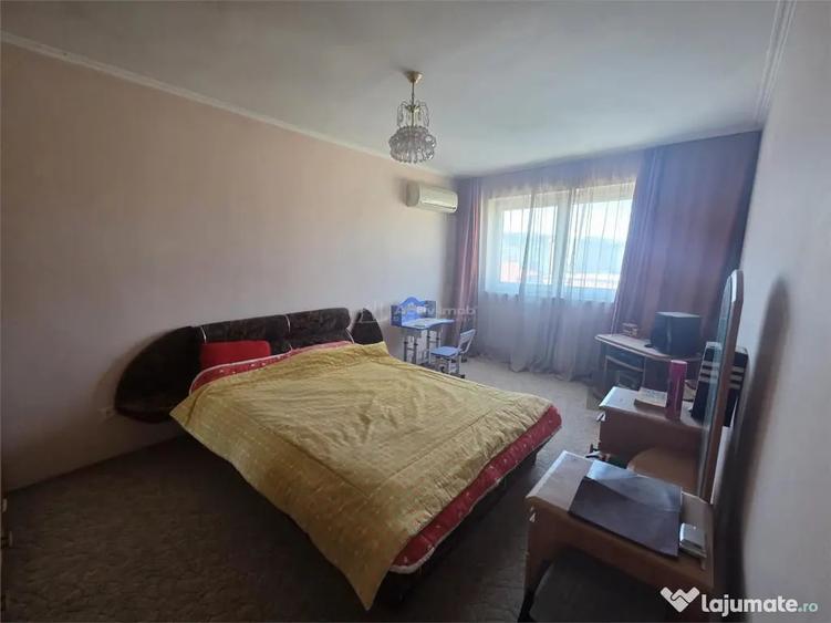 Apartament cu 4 camere decomandat în Ostroveni