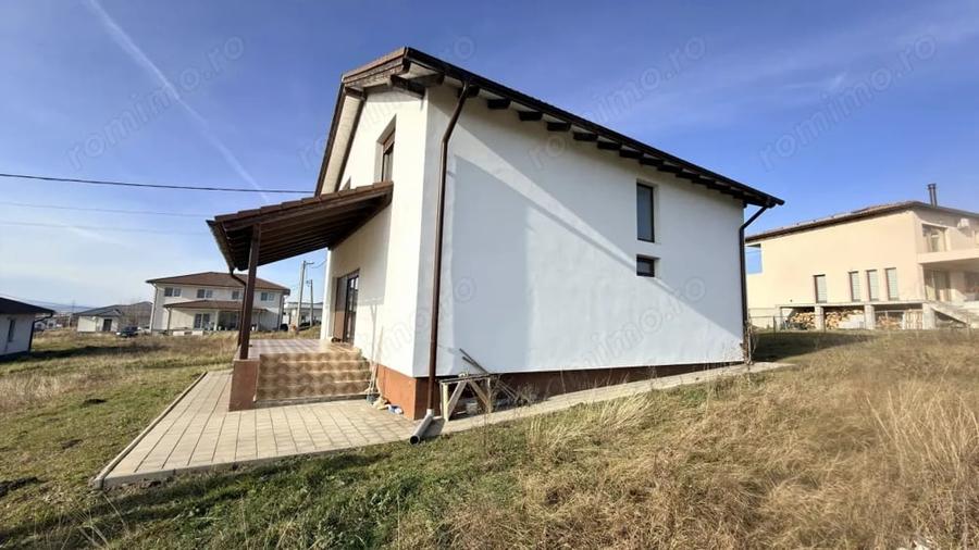 Casă cu 5 camere cu Teren 372 Mp în Broscărie