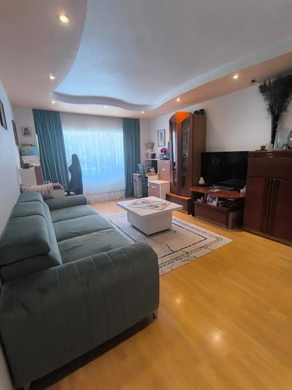 Apartament cu 3 camere decomandat, mobilat în Obcini