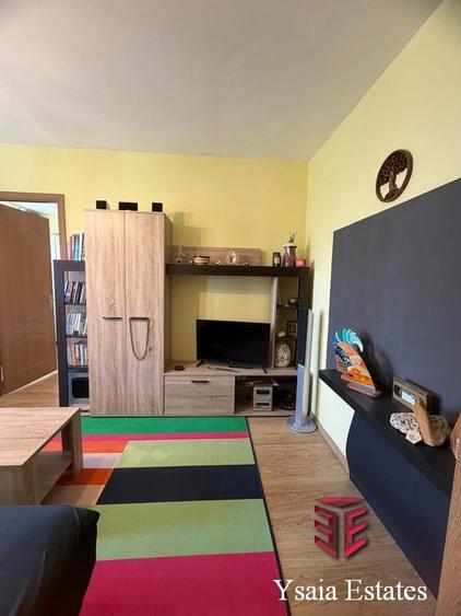 Apartament cu 3 camere semidecomandat, mobilat în Tomis Nord