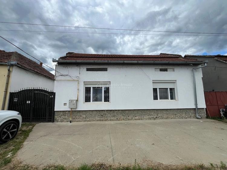 Casă cu 4 camere cu Teren 200 Mp în Central