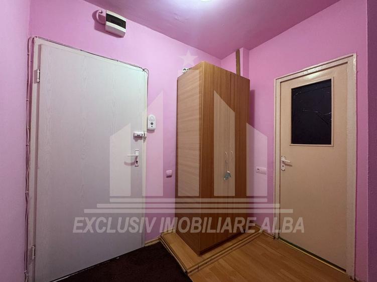 Garsonieră decomandată, mobilată în Cetate