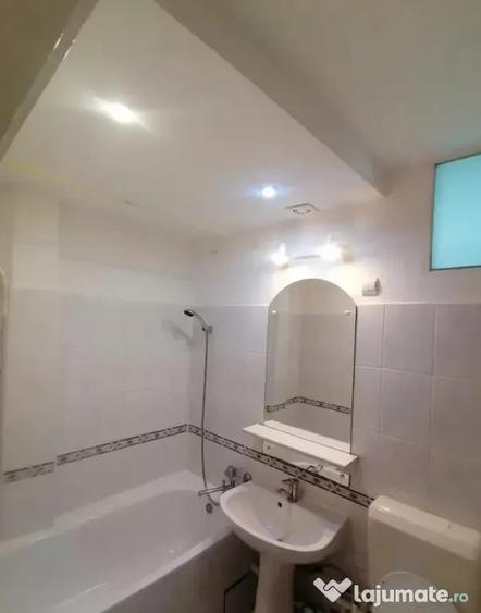 Garsonieră decomandată în Răcădău