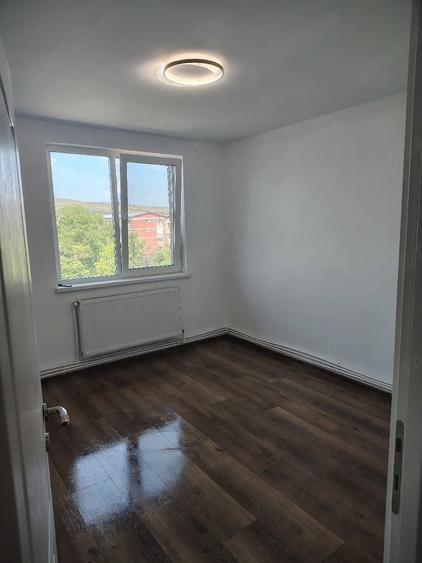 Apartament cu 2 camere semidecomandat în Micro 4