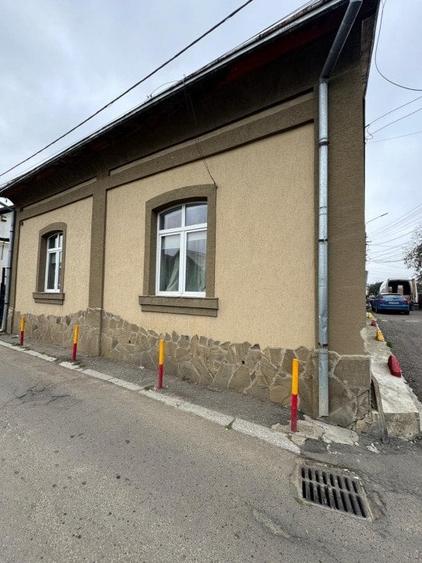 Casă individuală cu 4 camere cu Canalizare în Ultracentral