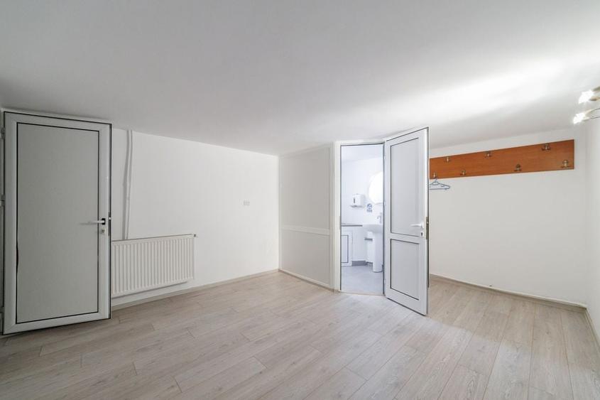 Casă cu 5 camere cu Teren 719 Mp în Găvana