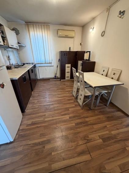 Apartament cu 3 camere decomandat, mobilat în Calea București