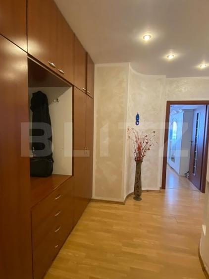 Apartament cu 4 camere decomandat, mobilat în Independenței