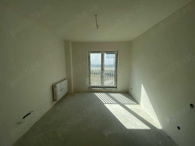 Apartament cu 3 camere semidecomandat în Florești