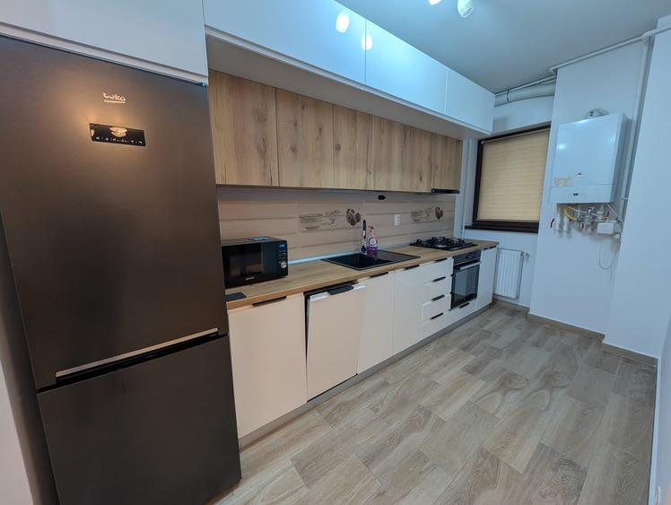 Apartament cu 3 camere semidecomandat în Drumul Taberei
