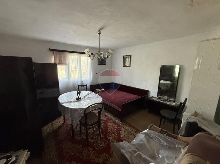 Casă individuală cu 6 camere cu Teren 433 Mp în Sud