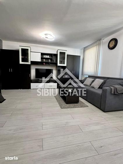 Apartament cu 3 camere, mobilat în Vasile Aaron