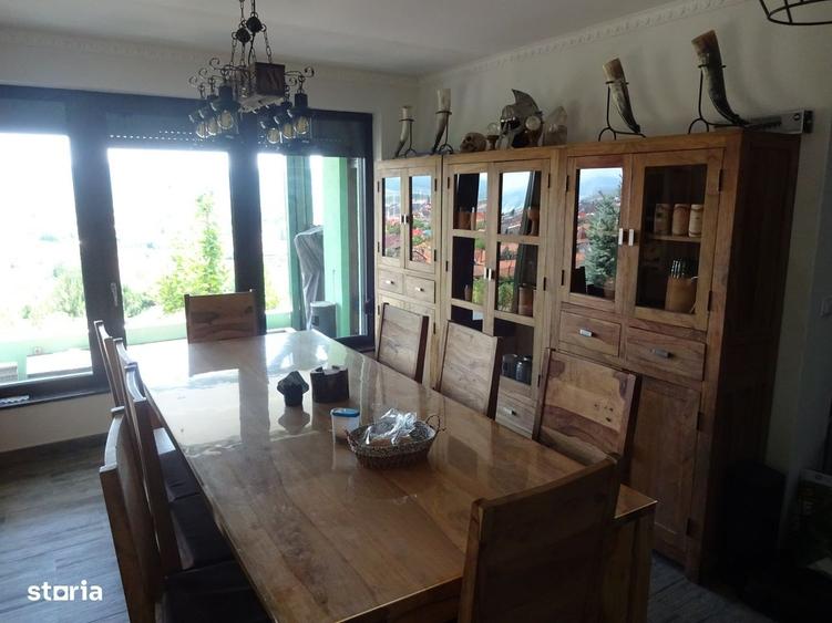 Casă cu 4 camere cu Teren 1568 Mp în Aleșd