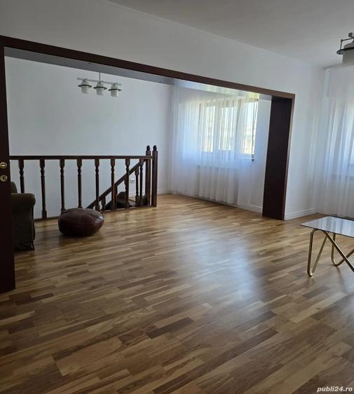 Apartament cu 5 camere decomandat în Aviației