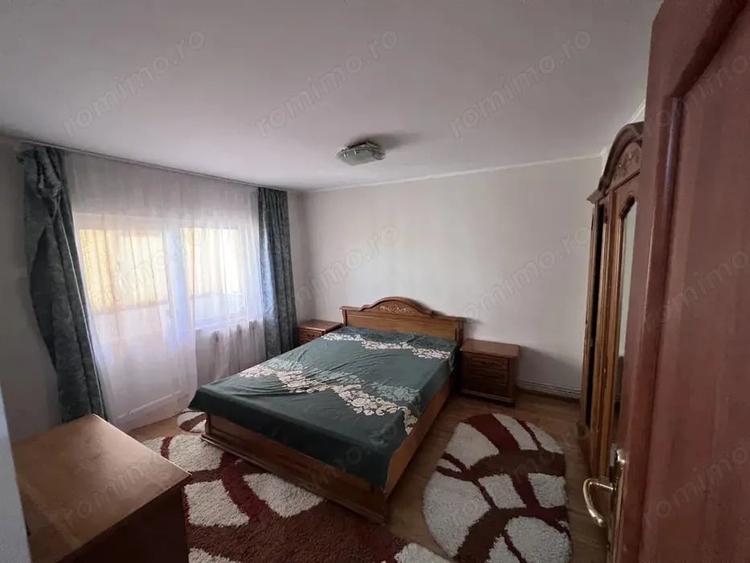 Apartament cu 3 camere decomandat în Teilor