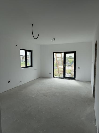 Casă cu 3 camere în Dumitrana