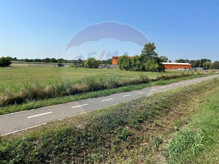 Teren in parcul industrial Madaras la intrare in oras Salonta . - 7