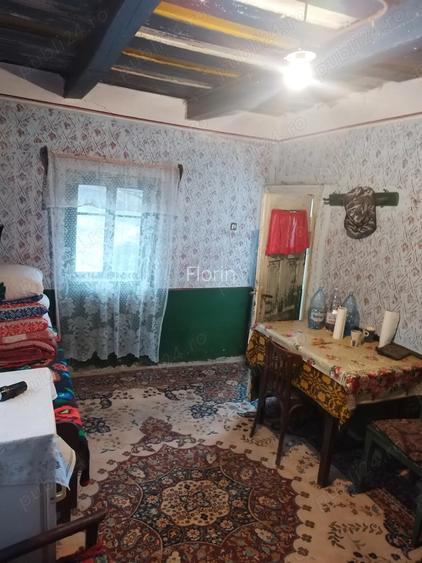 Casa batraneasca de vanzare