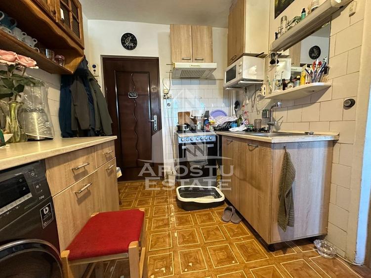 Garsoniera la etajul 1, zona Dambovita - 1