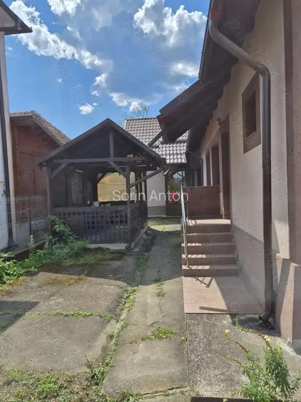 Casa de vanzare in Seaca Calimanesti la drum DN 7(E 81) Casa de vanzare in Seaca Calimanesti la drum DN 7(E 81)