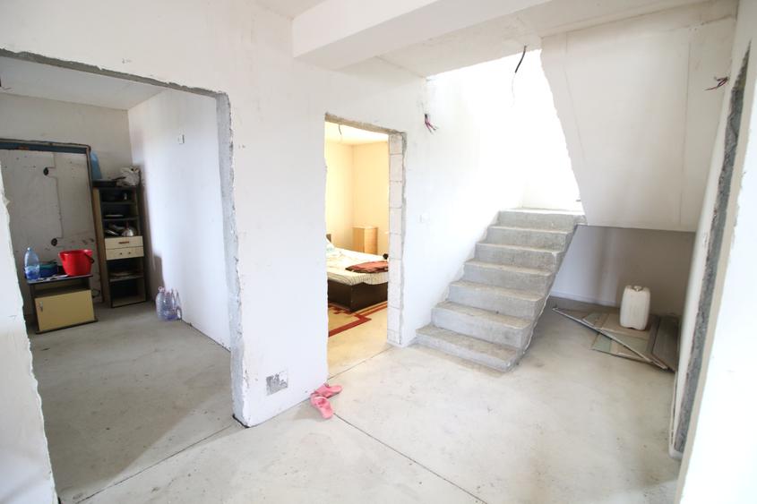 Vila D+P+M  Sat Costi ( Floricultura) cu bransamente la utilitati - 5