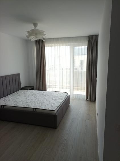 De inchiriat Apartament 4 camere - 8