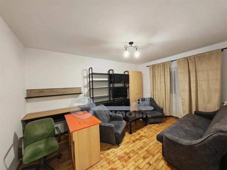 Apartament cu 2 camere decomandat în Hala Centrală