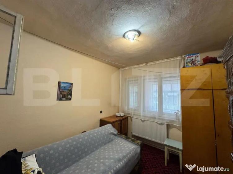 Casa de vanzare, cu 3 camere, 120 mp, 1080 mp teren, zona Si - 8