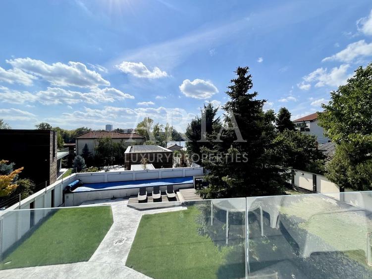 Casă individuală cu 6 camere cu Canalizare în Băneasa
