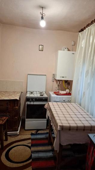 Casa + anexe gospodaresti cu teren de 1000 mp - 8