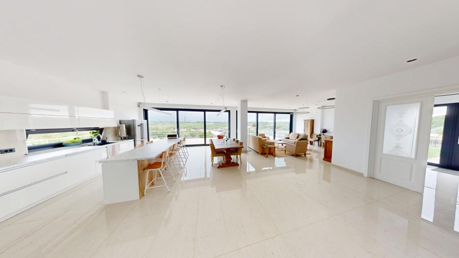 Spre vânzare o proprietate deosebită, casa 314 mp, zonă Hudum - 12