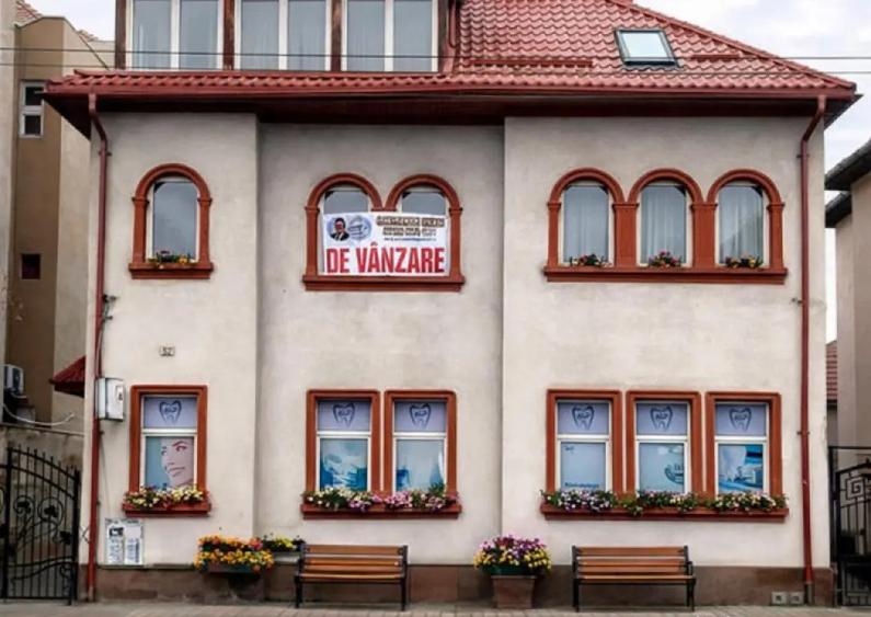 Volum arhitectural remarcabil:Sediu firma, Clinica,Investiti - 3