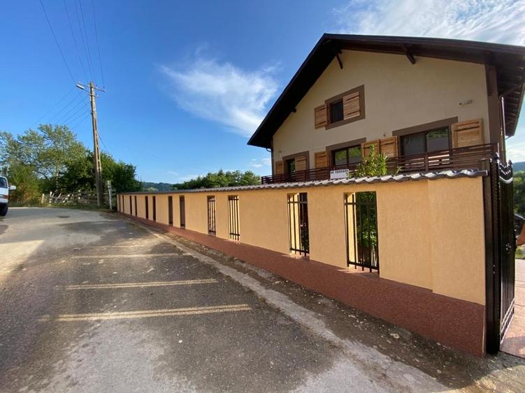 DE  VANZARE  VILA PIETRENI VALCEA ,600 M2 PRETABILA PENSIUNE - 9