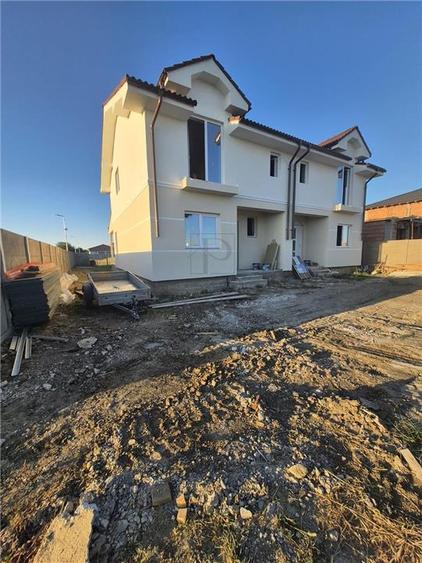 Duplex cu 4 camere cu Teren 300 Mp în Moșnița Nouă