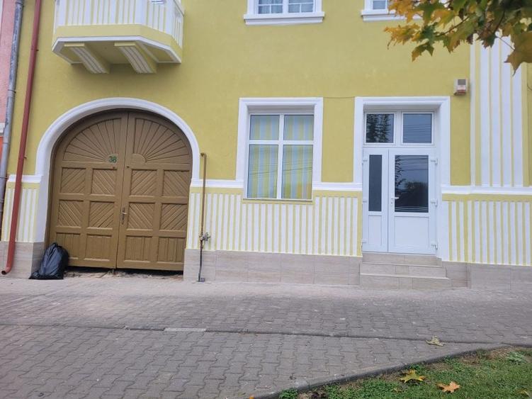 Spatiu comercial de inchiriat 30m patrati in Reghin zona centrala - 2