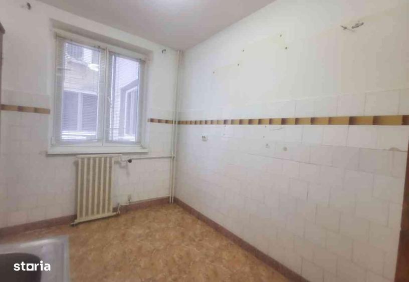 Apartament cu 3 camere decomandat în Decebal