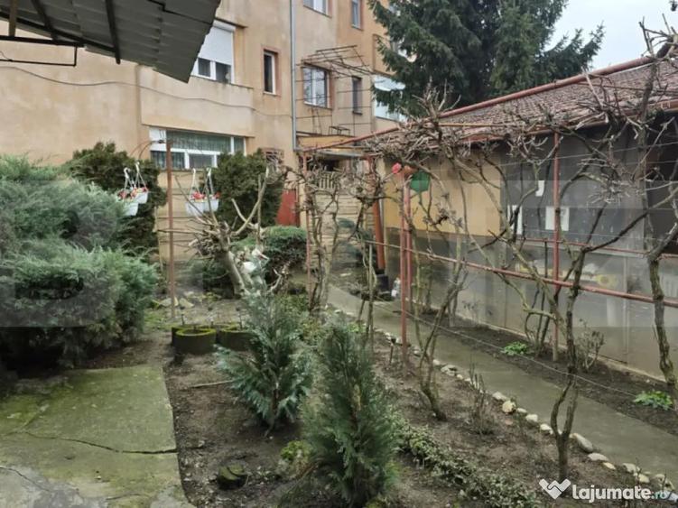 Casa 6 camere, 227 mp, teren 444 mp, zona Nord - 1