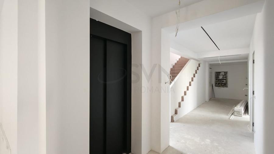 Apartament cu 5 camere decomandat în Parcul Carol