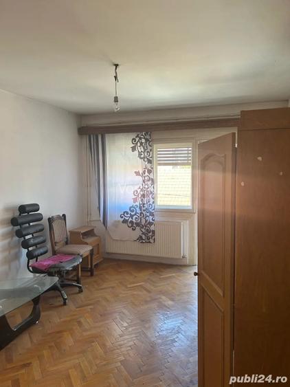 Vand URGENT apartament la casa, centru.