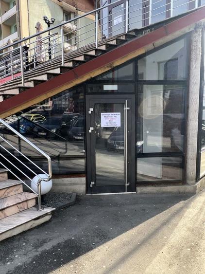 Inchiriez spatii comerciale , atat la parter cat si la etaj . - 7