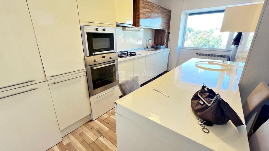 Independentei - vis-a-vis UMF, 3 camere mobilat si utilat - 5