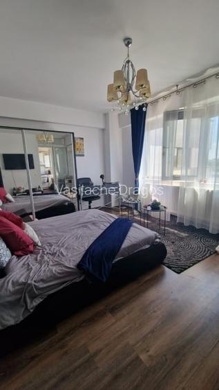 Garsonieră decomandată în Palat Garsonieră decomandată în Palat