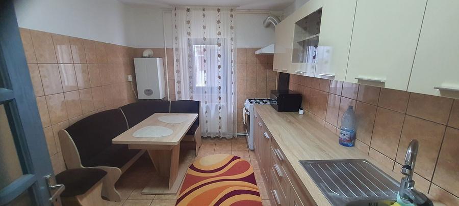 Inchiriez apart. cu 4 camere, etaj 2 din 4, Dorobanti 1, langa Sc. 7 - 2