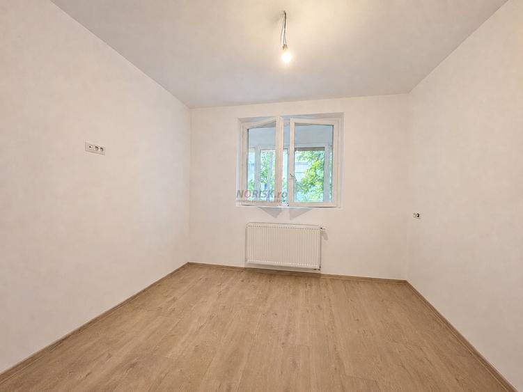 Apartament cu 3 camere semidecomandat în Pajura