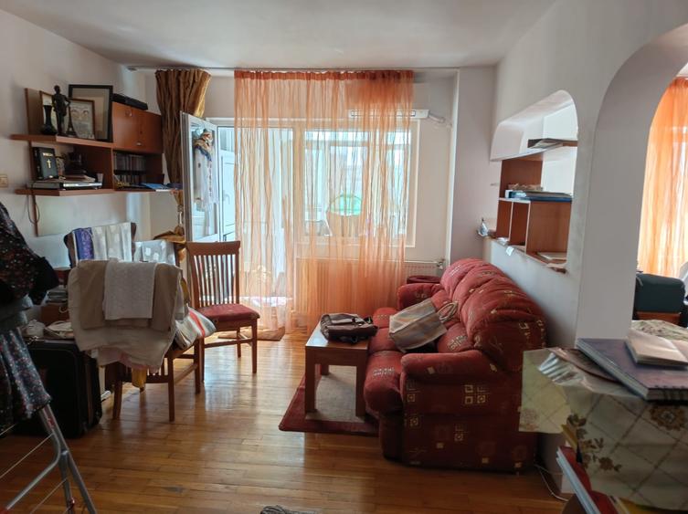 Apartament cu 4 camere decomandat în Banu Manta