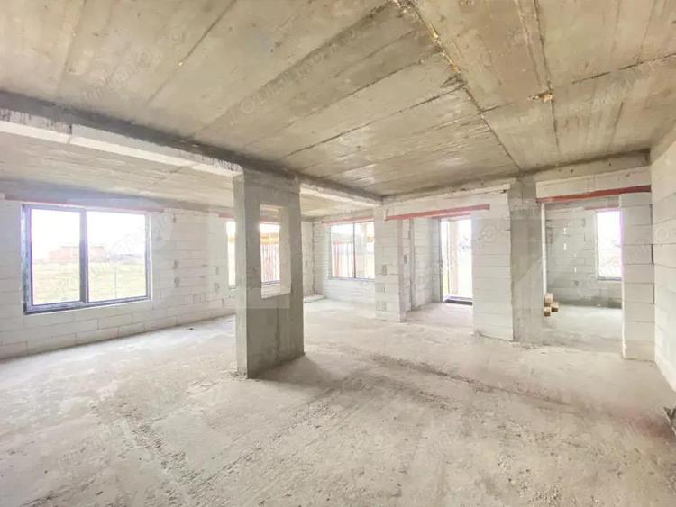 Casa la rosu cu 3 dormitoare,2 bai,141mp - 16