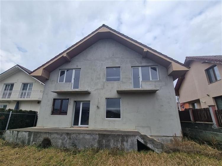 de vanzare casa la standarde ridicate 4 camere, 3 bai, garaj incorporat , 5 arii - 1